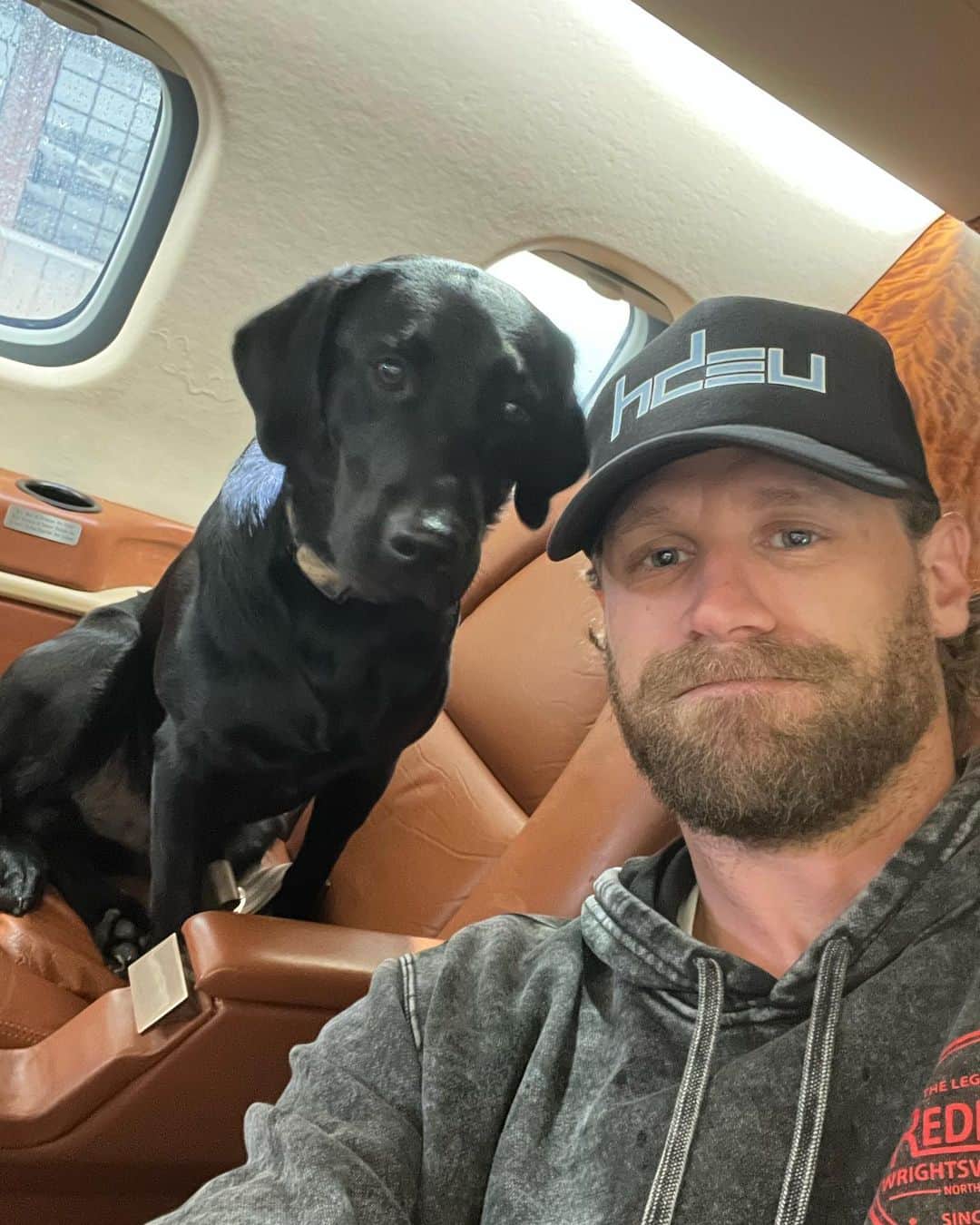 チェイス・ライスのインスタグラム：「Jacks like, "daddy this a funny lookin truck". Back on the grind, cheers y'all🤘🏼」