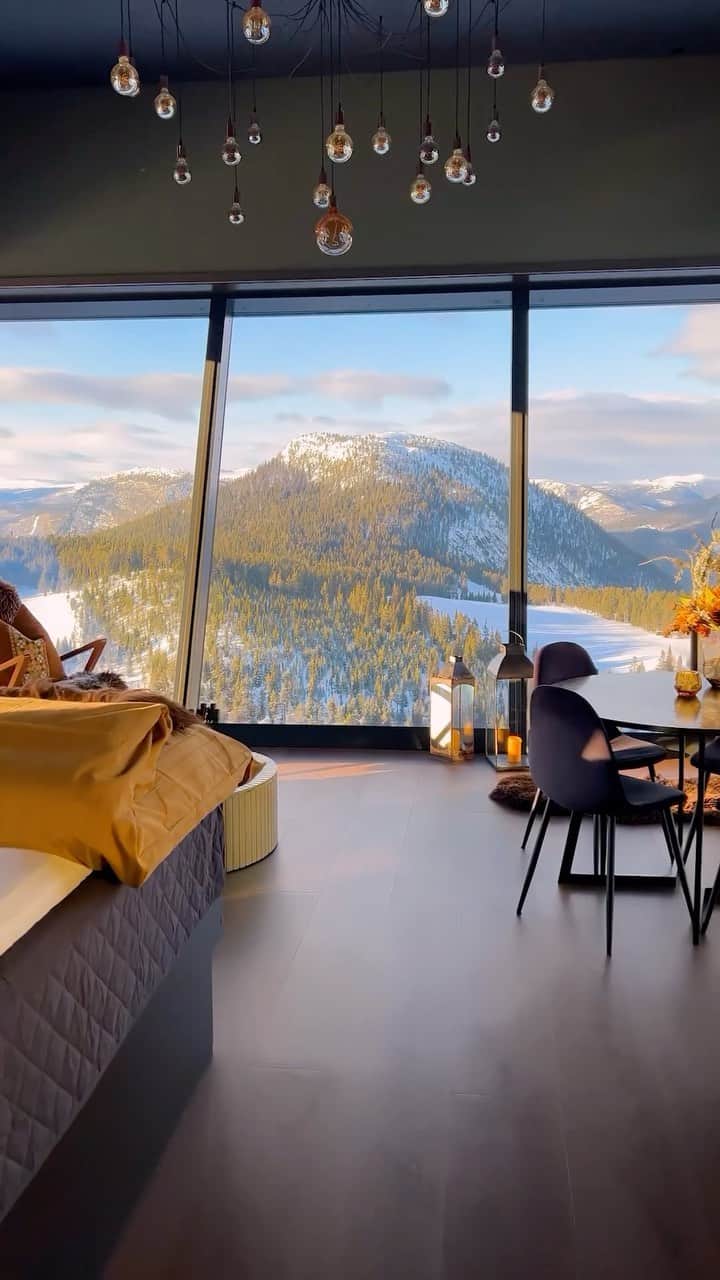 BEAUTIFUL HOTELSのインスタグラム：「@friluftsbjerke just entered the stunning EagleNestEcoLodge in Norway and the view of the surrounding mountains is simply breathtaking! ⛰️ This eco-friendly hotel not only offers a sustainable experience but also a comfortable and cozy one. ✨ Guests can choose from a variety of rooms and cabins, each equipped with a fireplace, private bathroom, and stunning views. 🔥  In addition to the cozy accommodations, the EagleNestEcoLodge also has plenty of activities to keep guests entertained. From hiking and skiing to fishing and kayaking, there’s something for everyone. 🎣 And if you’re looking to relax, you can unwind in the hotel’s sauna or hot tub while taking in the beautiful scenery. 🛁  Would you love a getaway in Norway? 🇳🇴  📽 @friluftsbjerke 📍 @eaglenesteco, Norway 🎶 Tommee Profitt, Fleurie - Breathe」