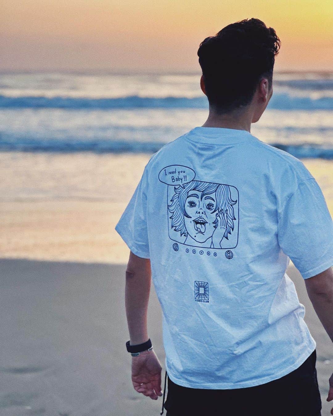 田中裕介のインスタグラム：「I Need You Baby “VIDEO CLUB S/S TEE” 夜明けの海との相性は微妙なところですが、、皆さま是非！」