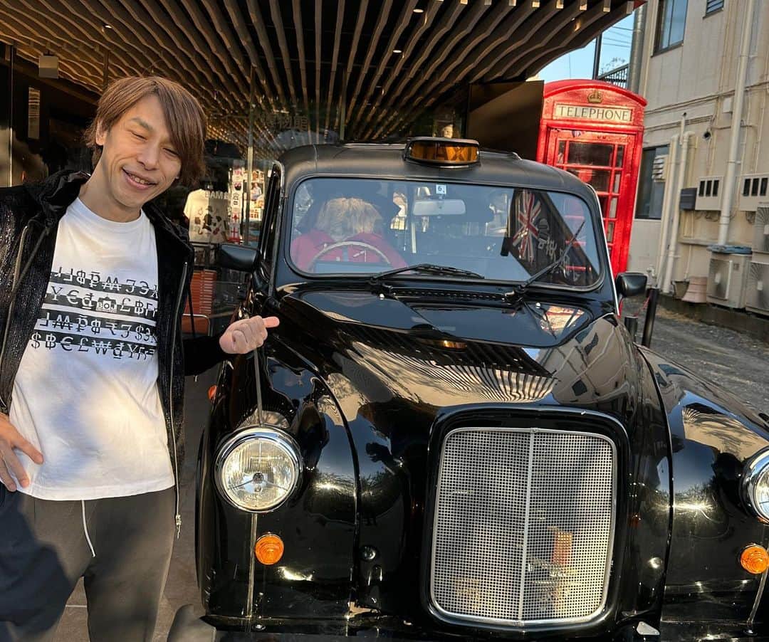 谷本貴義さんのインスタグラム写真 - (谷本貴義Instagram)「昨日は鎌倉にある英国アンティーク博物館へ訪問♪ 館長の土橋さんのラジオ番組に出演し、館内を案内していただいた♪放送日詳細はまた改めて。  でもって館内はやべーので溢れかえっていて、ジョンブロードウッド のやべーピアノがあり。そのほかもっとやべーのたくさんあり、100年以上前のイギリスの文化に触れることができ、土橋館長の話はめっちゃ面白いから近くの方や興味ある方はぜひ鎌倉の英国アンティーク博物館へ♪  #アンティーク #英国アンティーク博物館 #鎌倉 #土橋館長」4月28日 7時29分 - tanimoto_tak