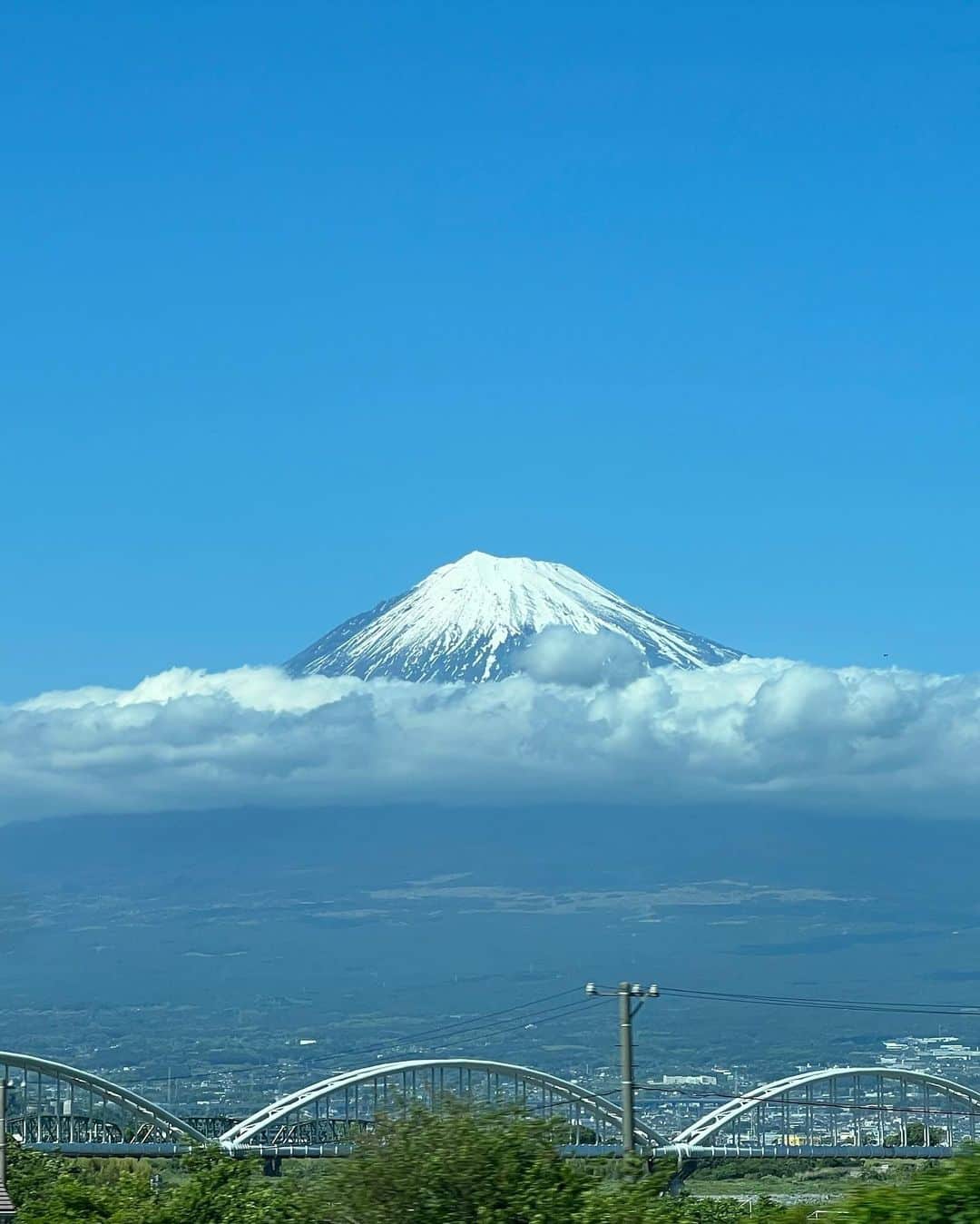 有森裕子さんのインスタグラム写真 - (有森裕子Instagram)「「会いにいく、が 今日を 変えていく。」  こんなフレーズを 読みながら… 富士山横目に郷里へ。  今日の1日 自分次第！ さあ頑張ろう！」4月28日 7時24分 - arimori.yuko33