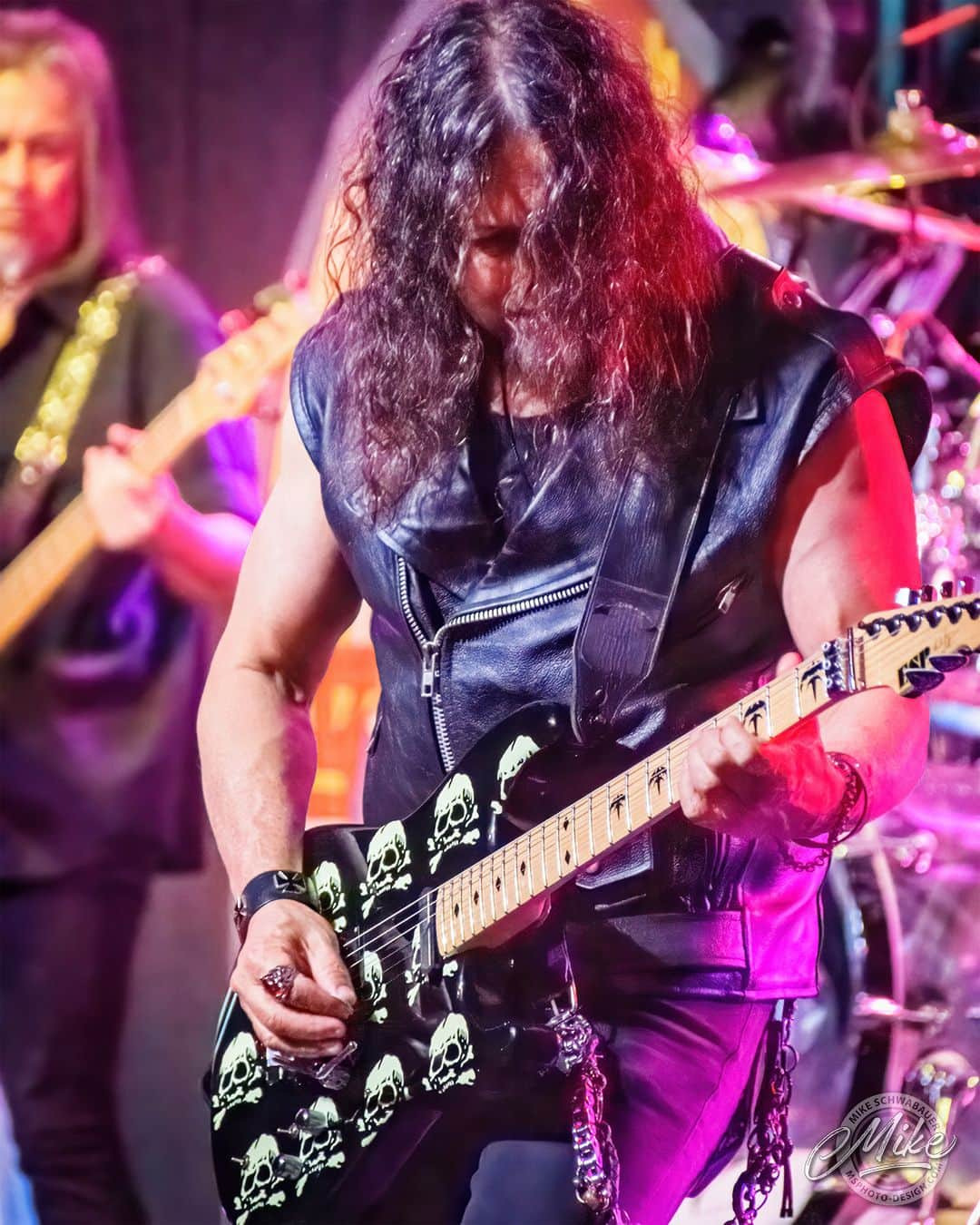 Queensrycheさんのインスタグラム写真 - (QueensrycheInstagram)「Whip @thetrumankc in Kansas City, MO (photo credit @mikeschwabauerphoto) #queensryche #kansascity #dnatour  #michaelwilton #whip #guitarist #guitarplayer #talented #badass #coolaf #makingmemories」4月28日 7時30分 - queensrycheofficial