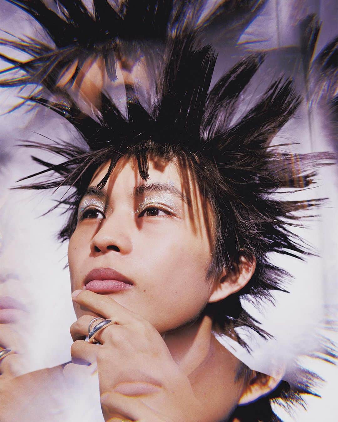 柊太朗のインスタグラム：「NYLON JAPAN 6月号発売中です！  ドンブラザーズ9人でなんと30ページにも渡って載っております！ 沢山の素敵な写真と僕たち9人のインタビューもどちらも見て欲しいです！  地毛です！！！初めてする髪型スタイリング毎回新鮮だし挑戦出来て嬉しいです！  photography @wakabaphoto styling @yang_yu0924 hair @asahi_sano makeup @naoyossii prop styling @shofurukawa_  @nylonjapan」