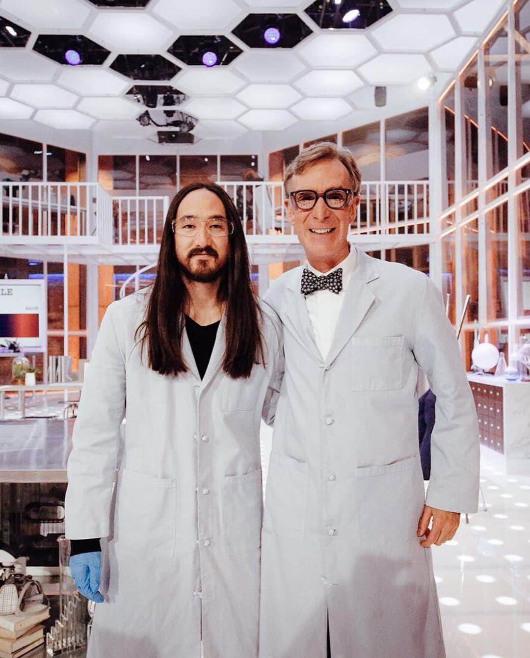 スティーヴ・アオキさんのインスタグラム写真 - (スティーヴ・アオキInstagram)「Science and Music… #tbt of our founder @steveaoki and @billnye in the lab 🧠  #BrainScience #SteveAoki #BillNye」4月28日 7時54分 - steveaoki