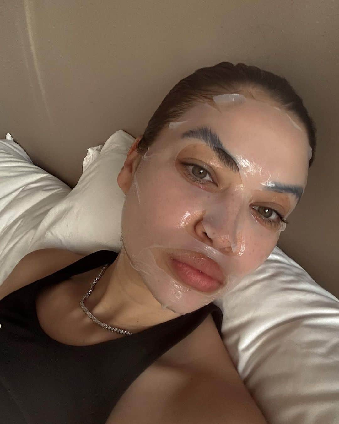 シャニーナ・シャイクのインスタグラム：「I’ve been manifesting this trip for so many years !! I journal all my dreams and personal goals . One dream in particular ( and so important to me) was to create a skincare line using K- skincare ingredients and technology. I’m here in Seoul meeting my manufacturers and discussing how I can incorporate more unique ingredients and formulas into the brand products. And of course - enjoying the amazing food and sights of Seoul !! I’m extremely invested and hands on with my brand, and want to make sure that everyone can experience the best treatment from their skincare products. I love it here !! 🇰🇷🤍」
