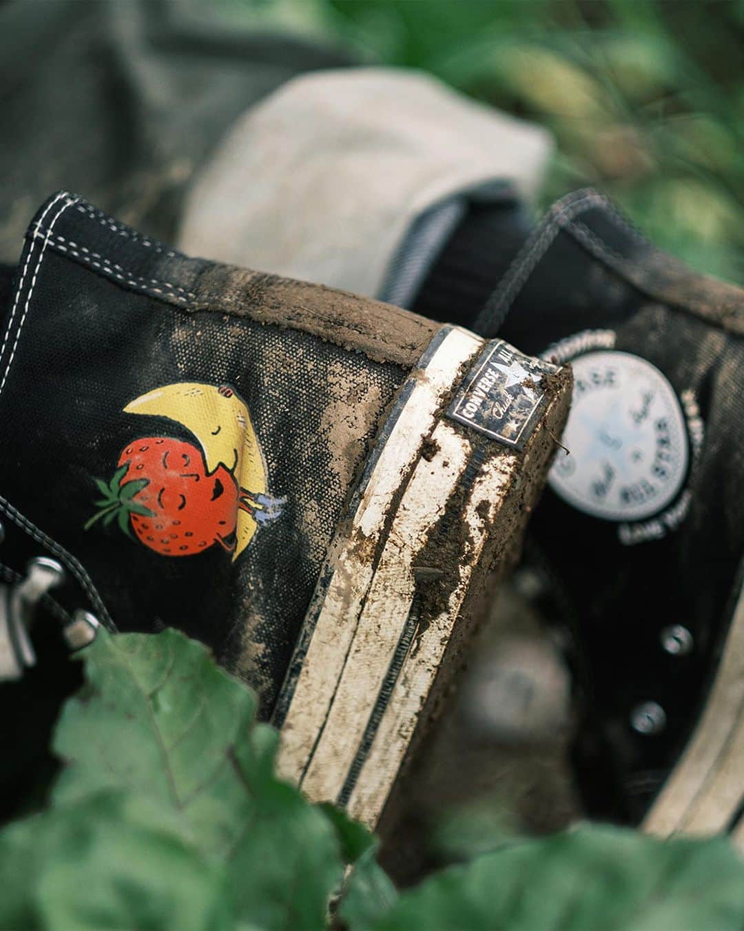Nordstromのインスタグラム：「Fashion that supports food justice = our collab with @skyhighfarmuniverse 🐝​  ​ Sky High Farm Workwear is a mission-led brand built to sustain and expand the work of Sky High Farm, a nonprofit that donates 100% of its harvest and animal protein to community partners. Through playful collabs and an emphasis on sustainable processes, the brand creates collections meant to be put to work, whatever that looks like for those who wear them. Here, every customer is a donor.​  Tap the link in bio to explore their collabs with Converse, Quil Lemons and Ally Bo, plus exclusive reimagined vintage pieces—or see them IRL in Center Stage at Nordstrom NYC.」