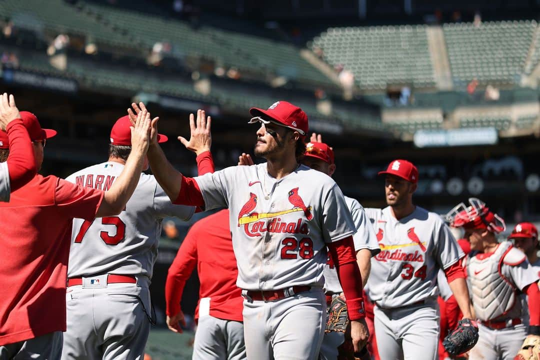 セントルイス・カージナルスさんのインスタグラム写真 - (セントルイス・カージナルスInstagram)「High fives all around for a team win! #STLCards」4月28日 7時47分 - cardinals