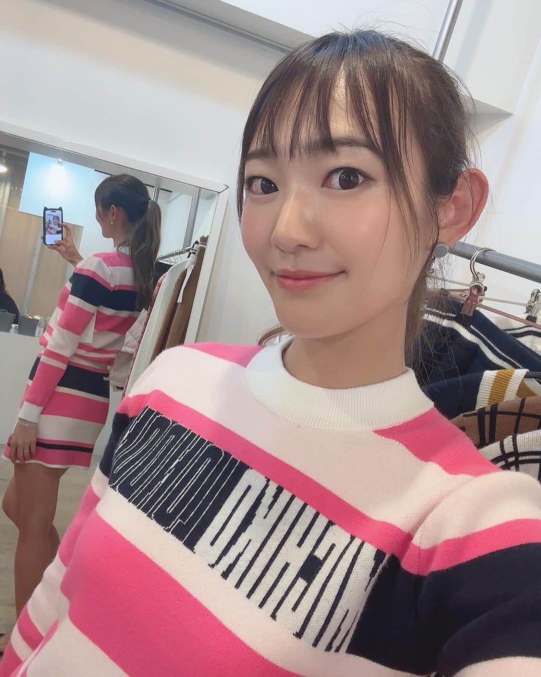 小田唯のインスタグラム：「先日伺った @michiko_london_golf と #kangol の展示会で可愛いーっ！🩷と思って試着させてもらったもの🥰  先取りで秋冬ものを💞  黒とか紺とか選びがちな秋冬だけど、次のシーズンはカラーにチャレンジしようかなって思いました🩵  ニットってチクチクしたりすることあるから着心地を重視するんだけど、こちらのアイテムたちは肌触りも良き❤️  届くのまだ先ですがとっても楽しみ😍🩷  #michikolondon #kangol #ゴルフ女子#ゴルフ女子コーデ#ゴルフ#ゴルフウェア#ゴルフコーデ#関東ゴルファー #golf#golfstagram#golfwear#golfaddict」