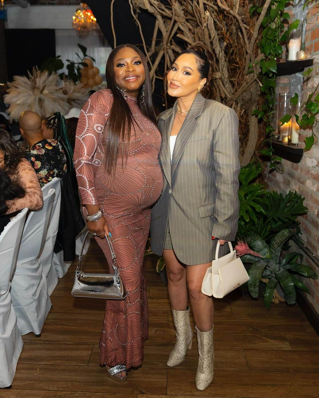 エイドリアン・バイロンさんのインスタグラム写真 - (エイドリアン・バイロンInstagram)「A full circle moment 🖤 so beyond happy for you @naturi4real! Praying blessings on your beautiful growing family & so excited to make new memories with all our babies! Besos Xx」4月28日 8時27分 - adriennebailon