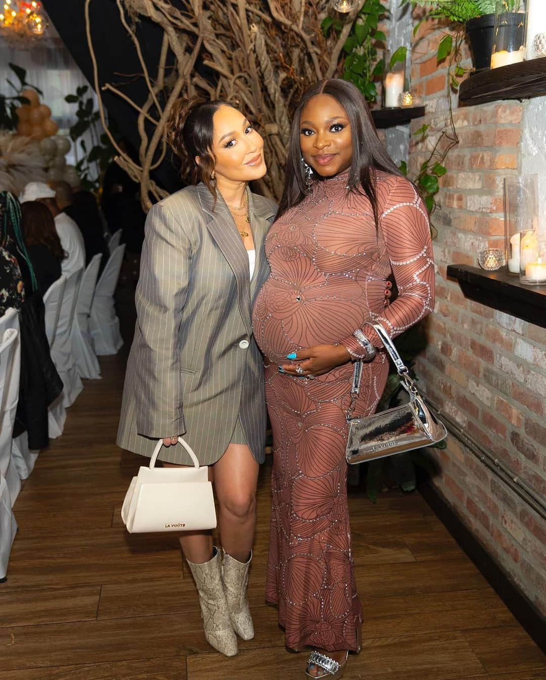 エイドリアン・バイロンさんのインスタグラム写真 - (エイドリアン・バイロンInstagram)「A full circle moment 🖤 so beyond happy for you @naturi4real! Praying blessings on your beautiful growing family & so excited to make new memories with all our babies! Besos Xx」4月28日 8時27分 - adriennebailon