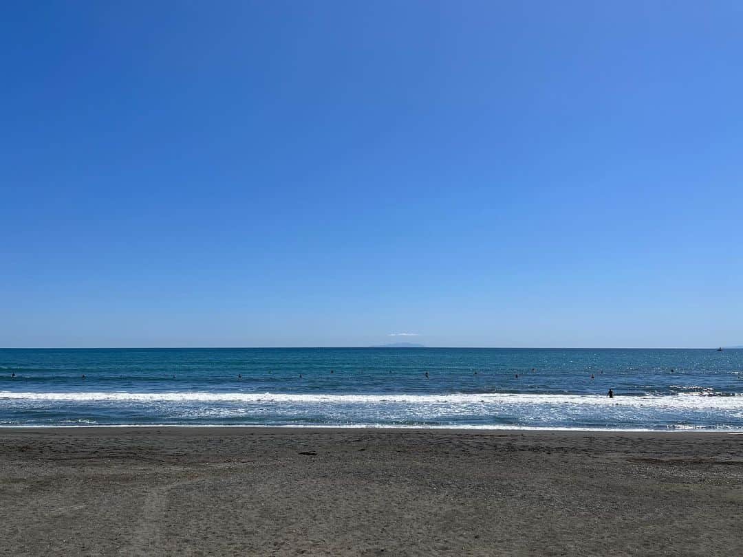birdさんのインスタグラム写真 - (birdInstagram)「渡辺貴浩さんプロデュース曲の歌入れでした。  今回は夏の海、想像広がる曲。スタジオに入る前に海を感じることができて、とても気持ちよく歌うことができました🏝️  たかひろさん、Green & Beach Studio中村さん、ありがとうございました！  @takahiro_hym   #渡辺貴浩 #sea #bird」4月28日 8時50分 - birdwatchnet