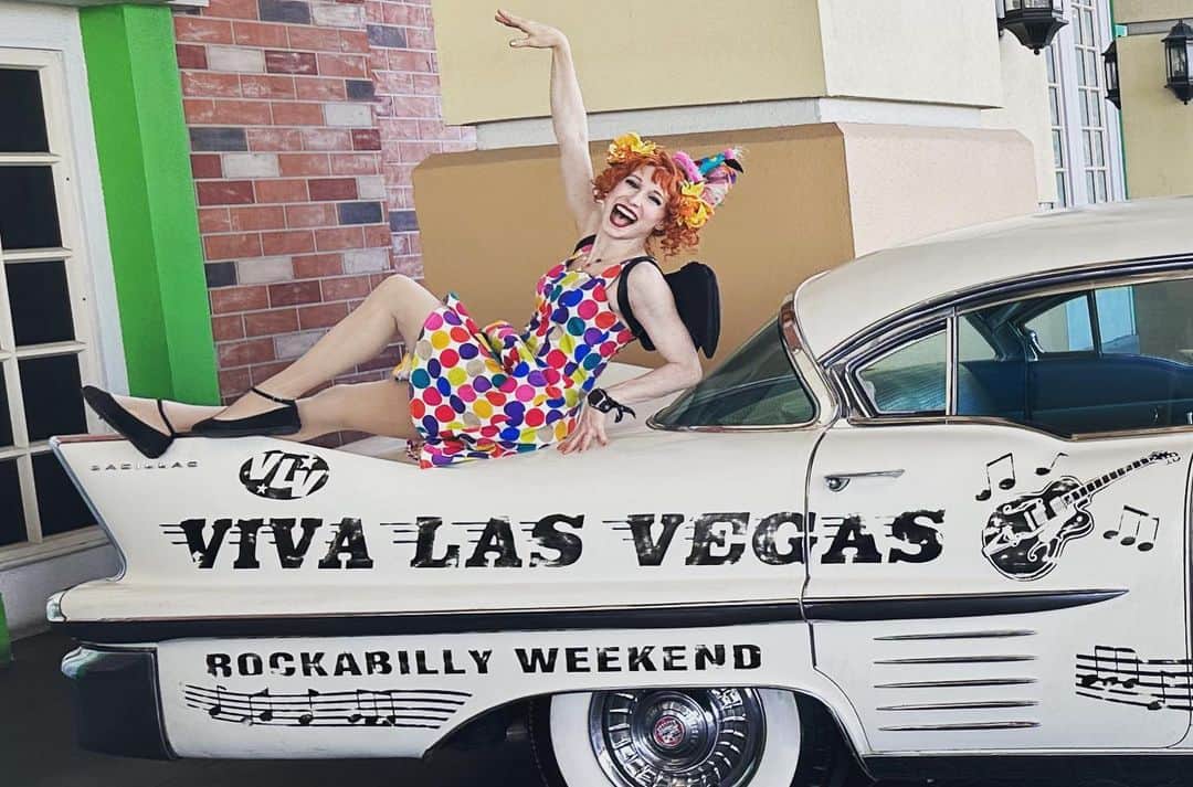 ボニー・モーガンのインスタグラム：「Look Out Viva Las Vegas! The Birthday Bash Is About To Begin!!! @viva.las.vegas.vlv thank you @tomingramviva for letting me on the sweet ride #adventuresofbendybonnie #itsmybirthday #vivalasvegas #vlv #shenanigans #kingoffools #itsgoodtobetheking #pinup #vegasbaby #clowningaround #bendybonnie」