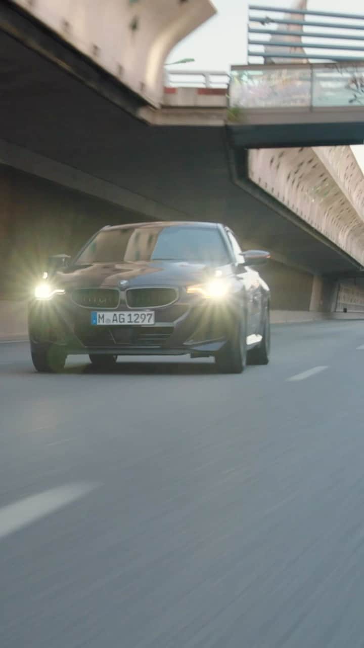 BMWのインスタグラム：「Step into the city streets 💡 The BMW 2 Series Coupé. #THE2 #BMW #2Series __ BMW M240i xDrive Coupé: Combined fuel consumption: 8.8–8.1 l/100 km. Combined CO2 emissions: 200–185 g/km. All data according to WLTP. Further info: www.bmw.com/disclaimer」