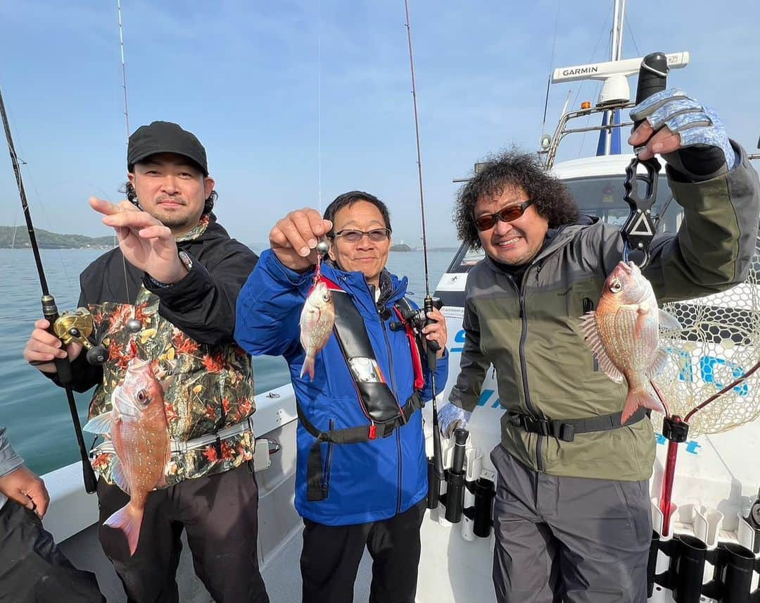 片原恵麻さんのインスタグラム写真 - (片原恵麻Instagram)「昨日のビッグ・フィッシングは見ていただけましたか??  葉加瀬太郎さんをゲストにお迎えして、赤澤康弘さんに教えて頂きながらタイラバを楽しみました〜✨️ 今週と来週はオールロケでお届けしております📺  真鯛は一つテンヤしか経験がなかったので、初めてのタイラバ!!💡  みんながタイラバにハマる理由が分かりました🤭  また、この回から西日本放送さんでもビッグ・フィッシングが放送されることになりました👏  ぜひご覧ください✨  ——————————————————————————————— #ビッグフィッシング#真鯛#真鯛釣り#タイラバ#船釣り#海釣り#釣り#釣りガール#釣り女子#ルアマガ女子部#四国釣り#香川釣り#高松」4月28日 20時12分 - emma_katahara