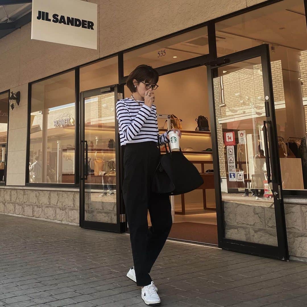 美生のインスタグラム：「先週は両親が来てくれて ばあばリクエストでアウトレットへ♡ ⁡ 子供たちのお世話サンキュー👨🏼‍🦳🧓🏻♡ ⁡」