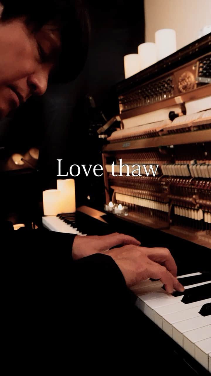 望月衛介のインスタグラム：「Love is always changing. 💞 Sometimes it is tender, sometimes cold, sometimes sad, sometimes cruel.  Even love that has hardened is loosened by love and begins to move. That is love.😊  #eisukemochizuki  #piano #pianist  #composer  #originalsong  #originalcomposition #healing #heal #chill #chillmusic  #newage  #newagemusic  #classic #classical  #ピアノ #ピアニスト #癒し #ニューエイジ #ヒーリング #オリジナルソング #作曲 #満月作曲 #望月衛介 #fullmoon #満月」