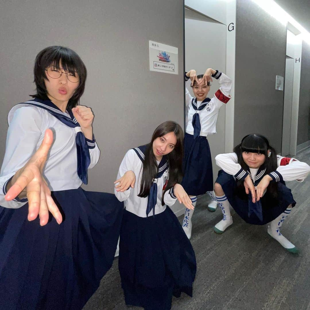 新しい学校のリーダーズさんのインスタグラム写真 - (新しい学校のリーダーズInstagram)「本日 #Mステ 初出演🔥 「オトナブルー」を生パフォーマンスします🪩🪩🎆  今夜9時、是非ご覧下さい！！  #新しい学校のリーダーズ #MUSICSTATION #ミュージックステーション #ATARASHIIGAKKO #オトナブルー」4月28日 18時49分 - japan_leaders