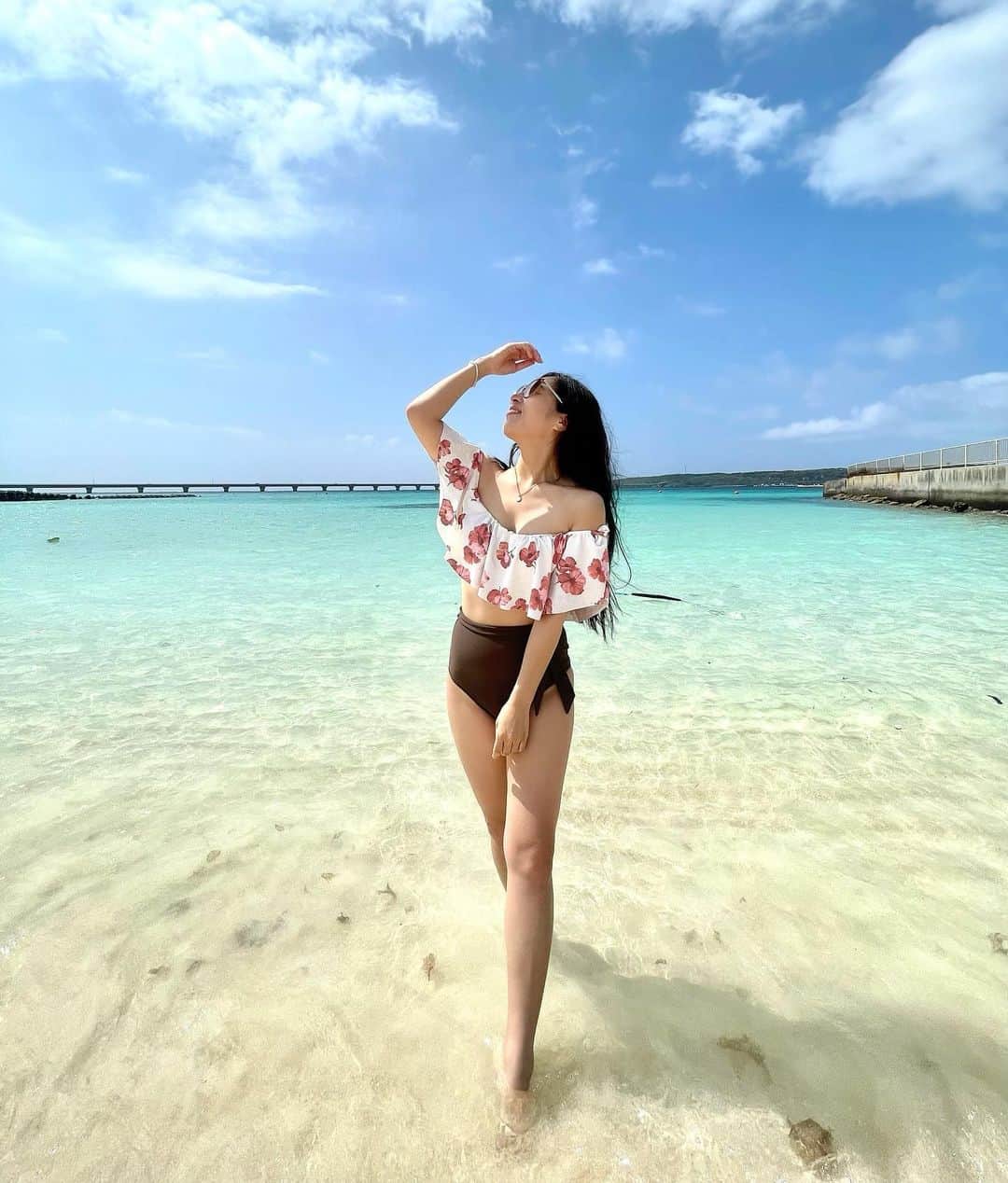 絹野志朋のインスタグラム：「夏に向けて 本格的にDietスタート❤️‍🔥☀️  もうすぐ５月。夏の始まり。 今年の夏こそ綺麗に👙を着たいので！ 本気でダイエット始めます🤩  運動をしたり食事に気をつけながら これから通わせて頂くのは @nanioafu_beautysalon さん💆‍♀️  前からず〜っと気になっていた 痩身エステサロンさんだったのですが 遂に！通い始めることに！  しばらくしたらBefore Afterも 載せようと思います…お楽しみに🤗✨  夏に向けて今ならまだ間に合うっ！ ダイエット仲間さんいたら これから一緒に頑張りましょ〜😆  写真は３月の宮古島🏖 二の腕、お腹、足、背中、(全部🤣) 引き締めなくては…🥹🥹笑 . . #宮古島 #宮古島旅行 #宮古島観光  #宮古ブルー #沖縄旅行 #沖縄観光  #ダイエット #ダイエット女子」