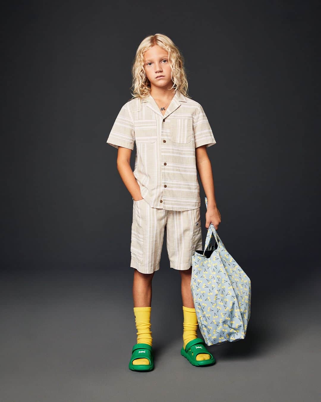 ベネトンのインスタグラム：「The Benetton surfer boys are about to ride a color wave.  Discover the new SS23 Kids collection by @andreaincontri on benetton.com and in store.」