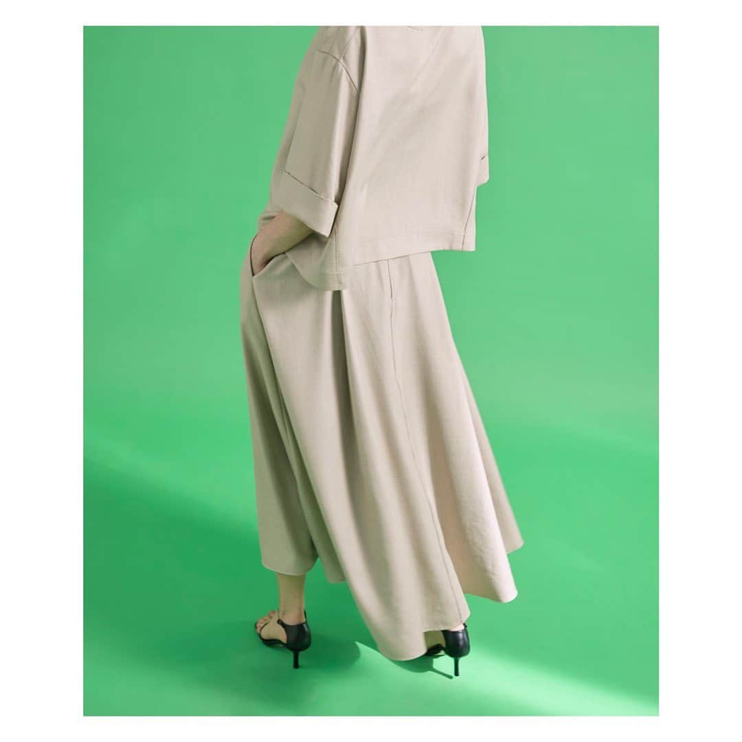 のインスタグラム：「2023 summer collection  skirt ¥24,970     #superiorcloset #ined #23ss #summer #スーペリアクローゼット #イネド #夏 #新作 #夏服 #スカート #フレアスカート #通勤コーデ #gw #休日コーデ #大人カジュアル #キレイめコーデ」