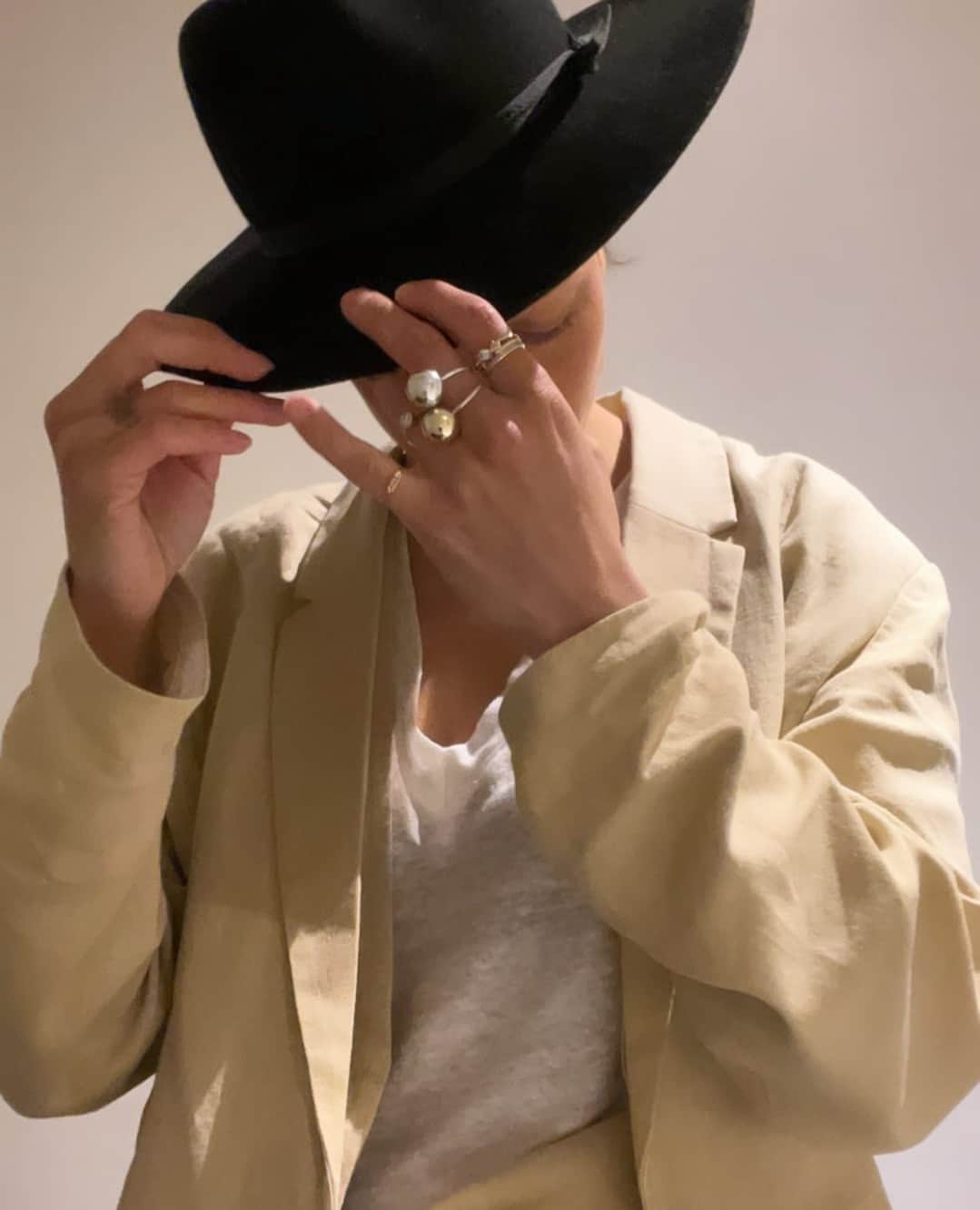 ヒューマノイドのインスタグラム：「Refined styling by @chloechante」