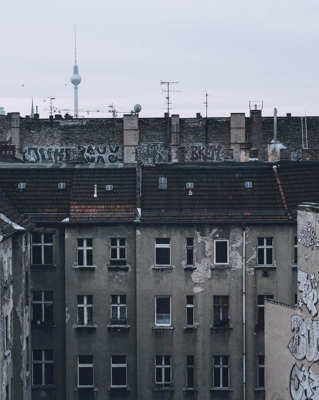 Thomas Kakarekoさんのインスタグラム写真 - (Thomas KakarekoInstagram)「Berlin vibes 📸 A brief collection of random moments from the city that I got to capture over the years.  #berlin」4月28日 19時04分 - thomas_k