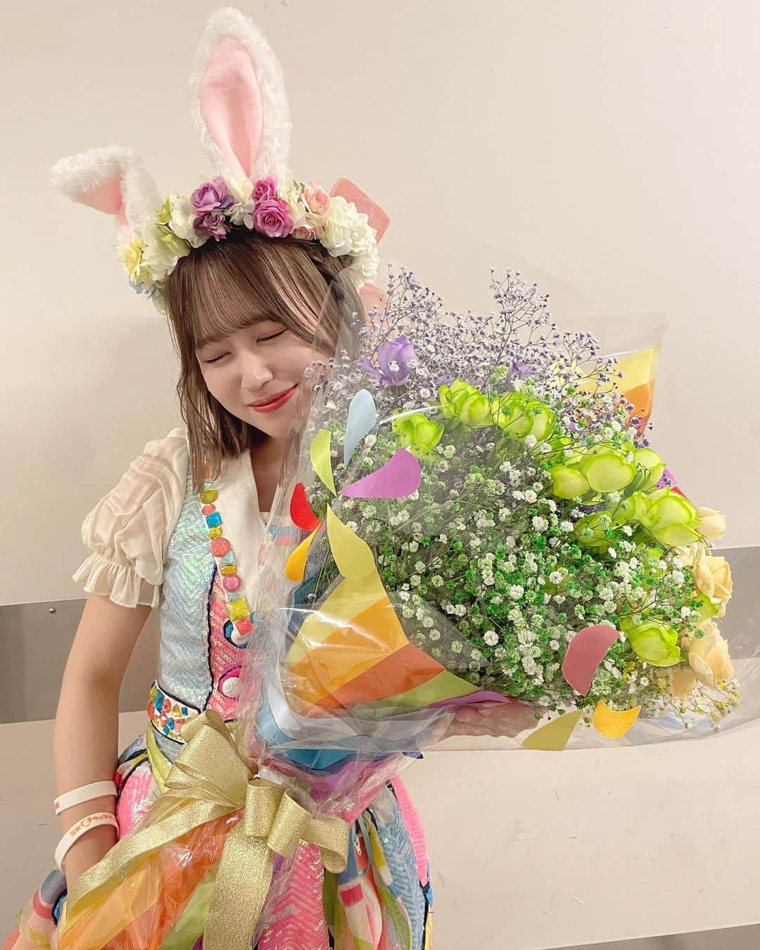 福士奈央さんのインスタグラム写真 - (福士奈央Instagram)「なないろブーケ❤️🩷🧡💛💚🩵💜 だいすきなミッキーの衣装とおそろいで嬉しい🐭」4月28日 19時15分 - ske48_fukushi