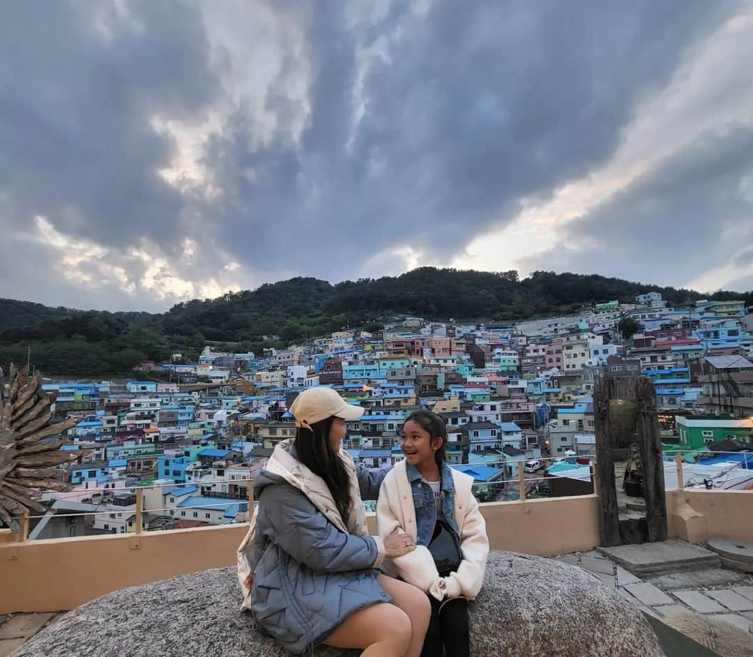 アユ・ティンティンさんのインスタグラム写真 - (アユ・ティンティンInstagram)「감천문화마을 아름다운 💙💛💚🧡」4月28日 19時16分 - ayutingting92