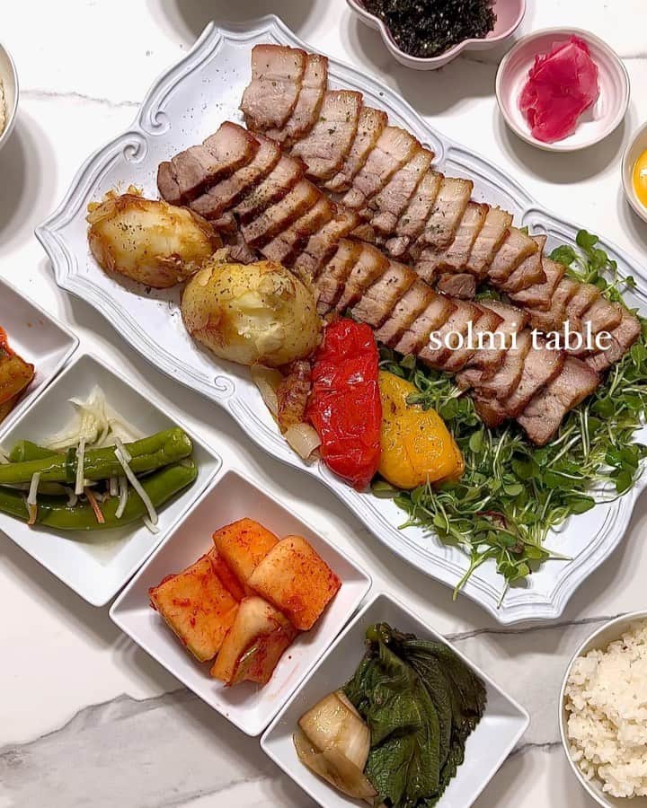 パク・ソルミのインスタグラム：「🥢  만사 귀찮을땐 그냥 #무수분수육 ⭕️recipe 👉 @the_bocksoon_official ⭕️」
