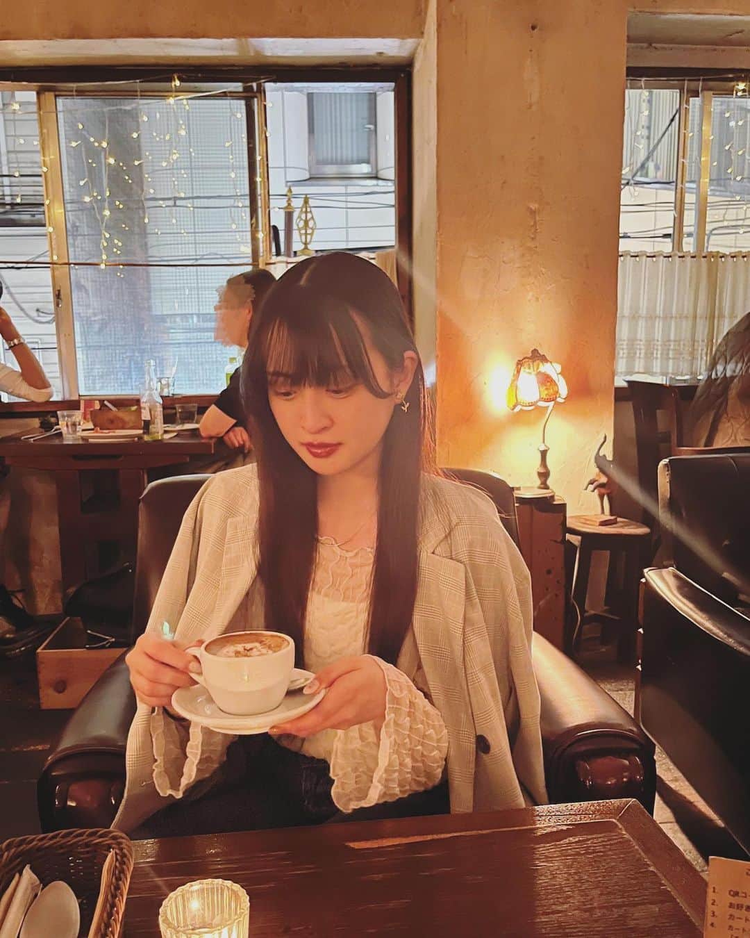 彩永あいりのインスタグラム：「. 夜カフェなのに外明るくてお昼みたい🌙」