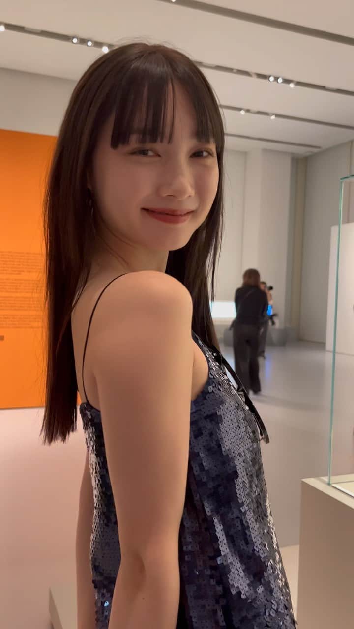 新野尾七奈のインスタグラム：「@ellegirl_jp  @louisvuitton  #louisvuitton #ジャコメッティ展 #エスパスルイヴィトン大阪 #CollectionFLV #ellepromotion」