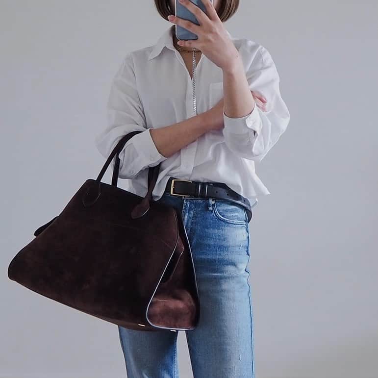 naho_7のインスタグラム：「. My basic outfit🤍  マルゴーはクタっと感がよくてスエード派🤎 NYで少しだけお得に買えた🫶🏻  今日はオランダ免許の受け取りに来たんだけど 市役所めっちゃ混んでる…😐  #dailyfashionideas #casualchicstyle #minimalaesthetics #minimalmoodboard #minimalstyledaily #citylook #igersfashion #therow #upperhights #cosstore #margaux15 #margaux  #今日のふく #153cmコーデ #30代コーデ #海外ガール #シンプルスタイル #オフィスカジュアルコーデ #ザロウ #マルゴー15 #マルゴー #アッパーハイツ」