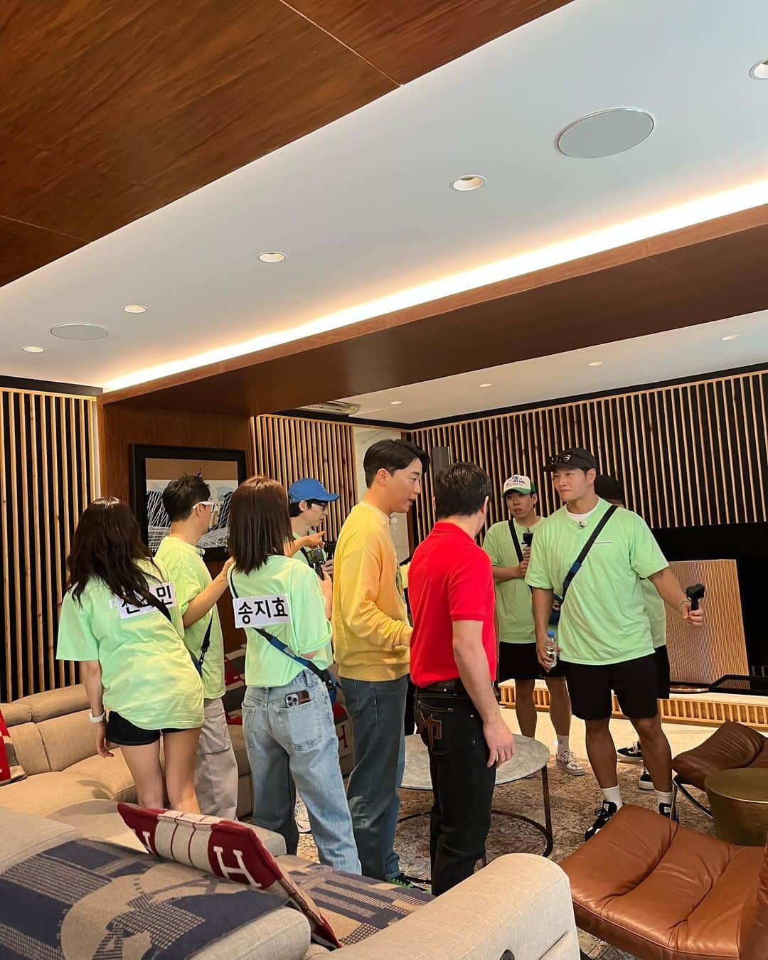 Ryan Bangさんのインスタグラム写真 - (Ryan BangInstagram)「Thank you for this opportunity being translator for Sen. Manny Pacquiao in Running Man 🫶🏻🏃‍♂️and thank you Sen. @mannypacquiao and Madam @jinkeepacquiao for your kindness and I always feel blessed every time you welcome me like a family 👨‍👩‍👧‍👦  #runningman #런닝맨 #필리핀 #매니파퀴아오」4月28日 19時20分 - ryanbang
