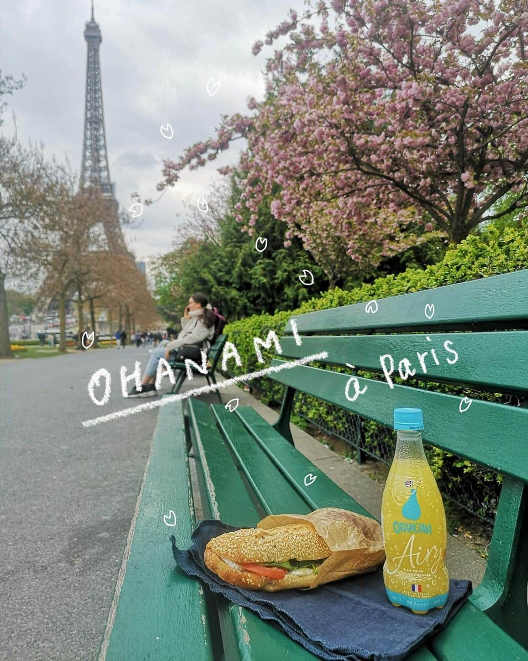 Orangina オランジーナ公式さんのインスタグラム写真 - (Orangina オランジーナ公式Instagram)「Bonjour🇫🇷  フランスでは パリの街やそれ以外の場所でも 桜を見かけることが多くなりました🌸 パリでは、4月中旬からが桜の見頃👍  パリ16区トロカデロ公園の桜も 満開を迎えました⭐️  セーヌ川を挟んだ先には エッフェル塔やシャン・ド・マルス公園があるので🗼 ランチタイムにお花見をしながら パノラマを楽しめます✨  この季節は フランス人にも人気の お花見スポットのようです❤️  #orangina #oranginaairy #france #soda #オランジーナ #フランス生まれ #炭酸飲料 #フランス #オレンジ #休憩 #withオランジーナ #lunchtime #ランチタイム #桜 #エッフェル塔 #トロカデロ公園 #toureiffel #jardinsdutrocadero #champsdemars #お花見」4月28日 19時34分 - orangina_jp