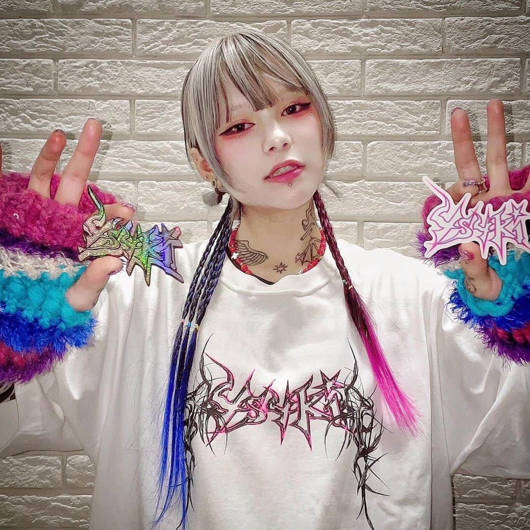 のインスタグラム：「明日のイベントから新しいグッズ出しますわよ 物販でぜひ手に入れてくださいねレアだから  Free Size XL相当 約78 / 58 / 24 cm 身丈 / 身幅 / 袖丈  素材：綿100%」