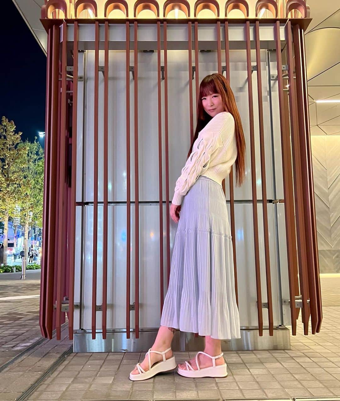 のインスタグラム：「マッシュル読んでたはずなのに気絶して朝だった 腰に筋肉つけなさいとの事で5月からまたGYM行こ  #歌舞伎町タワー #photogenic」