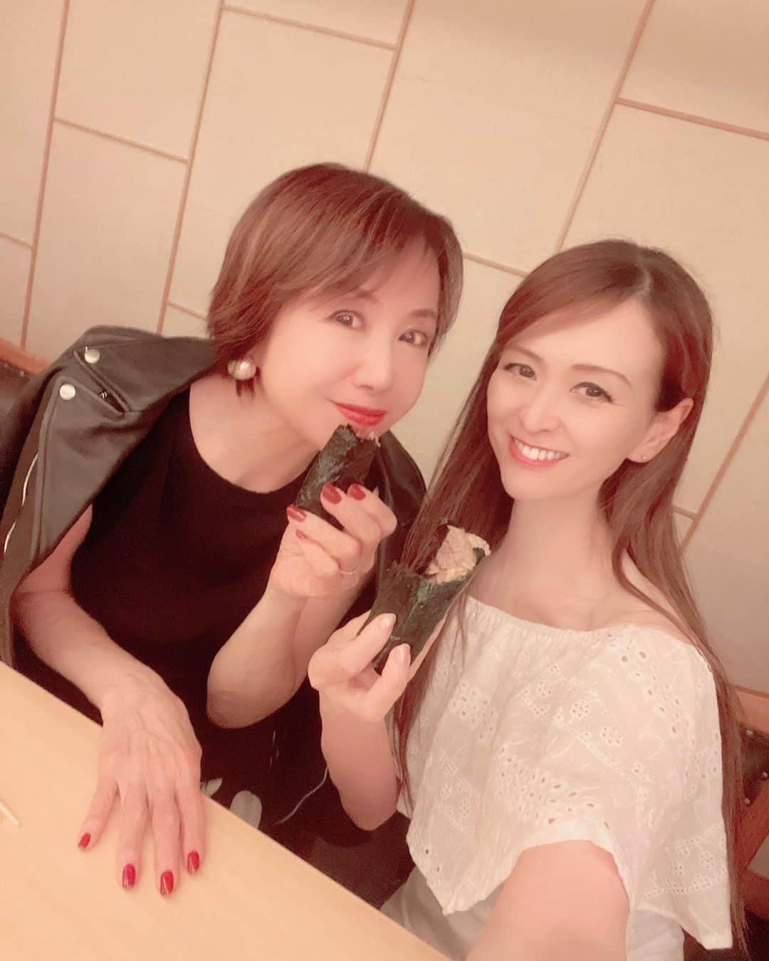 奈美悦子さんのインスタグラム写真 - (奈美悦子Instagram)「中目黒「鮨おにかい」 美味しかった〜楽しかった❣️ お鮨！やっぱり好き♥️ #中目黒 #鮨 #寿司 #すし #好き #大好き #美味しい #楽しいね #友達#仲良し #仲良し3人組」4月28日 19時34分 - nami.etsuko