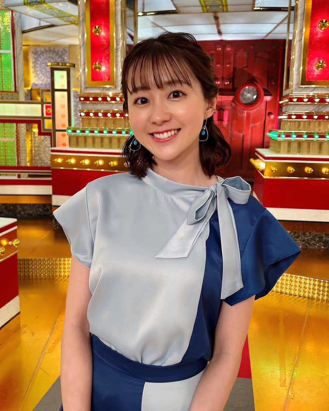若林有子のインスタグラム：「今夜の金スマは鈴木亮平さんがゲストです！  鈴木亮平さんのこれまでの人生を振り返り、 ターニングポイントとなった出会いや出来事を語ってくださいました🦋 貴重な思い出の品も色々と持ってきてくださいましたよ✨  「劇場版TOKYO MER」も今日から公開！ 金スマも映画も是非ご覧ください🎬  セットアップ: Wildlily パンプス: DIANA アクセサリー: agete/VENDOME  アシメのセットアップもピアスも綺麗な色でした💎  #金スマ #tokyomer #若林有子 #アナウンサー」