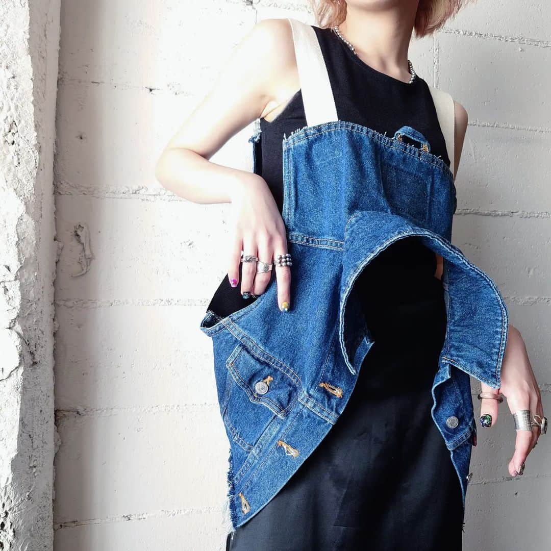 吉祥寺 古着屋 Orfeoのインスタグラム：「. ●GW SPECIAL ITEMS Vol.1● 4/29 New Arrival . ●ORFEO “Denim Vest Vest“  . . . ※お問い合わせに関しては通常よりもお時間をいただく場合もございますことをご了承ください。  #orfeo #kichijoji #tokyo #vintage #used #fashion #coordinate #outfit #オルフェオ #吉祥寺 #東京 #古着 #古着屋 #ヴィンテージ #レディース古着 #吉祥寺古着屋 #コーディネート  . . お問い合わせはインスタグラムのプロフィール掲載のメールアドレスにお願いいたします。コメント、DMでのお問い合わせは受け付けておりませんのでご了承ください。 店頭に出ていないONLINE SHOPの商品もご購入頂けます。気になる商品がございましたら店頭スタッフにお気軽にお声掛けください。」