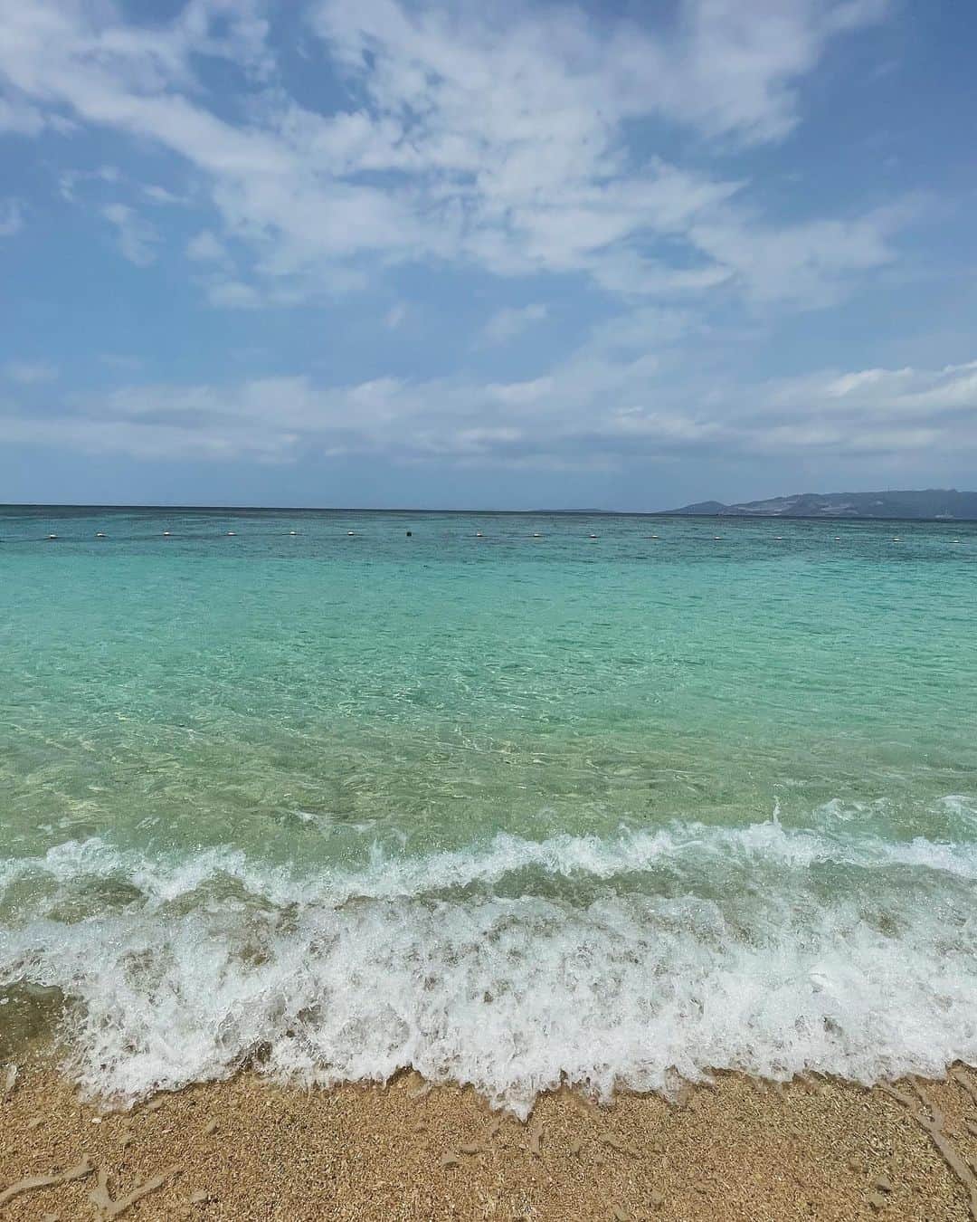 九里聖莉奈さんのインスタグラム写真 - (九里聖莉奈Instagram)「. ⁡ まだ完全に海開きしていないせいか人が居なくて プライベートビーチみたいになってた:) ⁡ 沖縄来た時はまたこのビーチきたいなあ🫶💓 ⁡ #kuriseri」4月28日 19時59分 - serinakuri