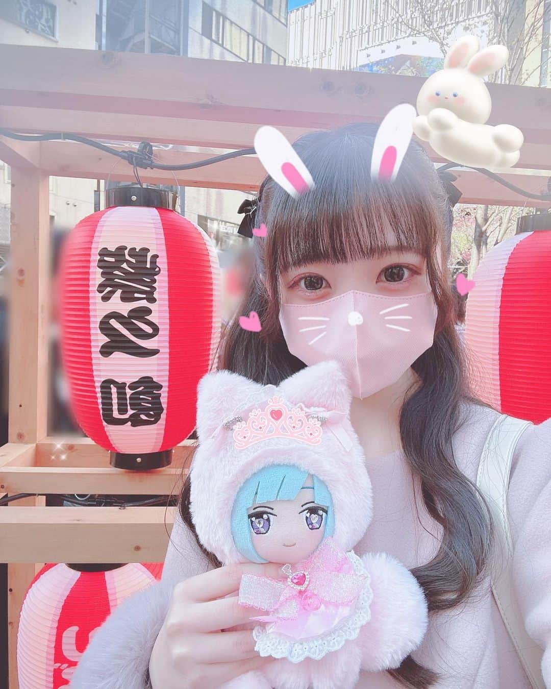 佐藤美波のインスタグラム：「🐇‎  あんスタ8周年🎉♡ ウェルカム祭りの時の写真です〜！ お名前入りの提灯かわいいよね🏮  8周年早速供給過多の特大情報だらけで嬉しい〜(T_T)♡ 課金が止まらないや💸💸💸   #あんさんぶるスターズ  #あんスタグラム  #あんスタ  #あんスタぬい」