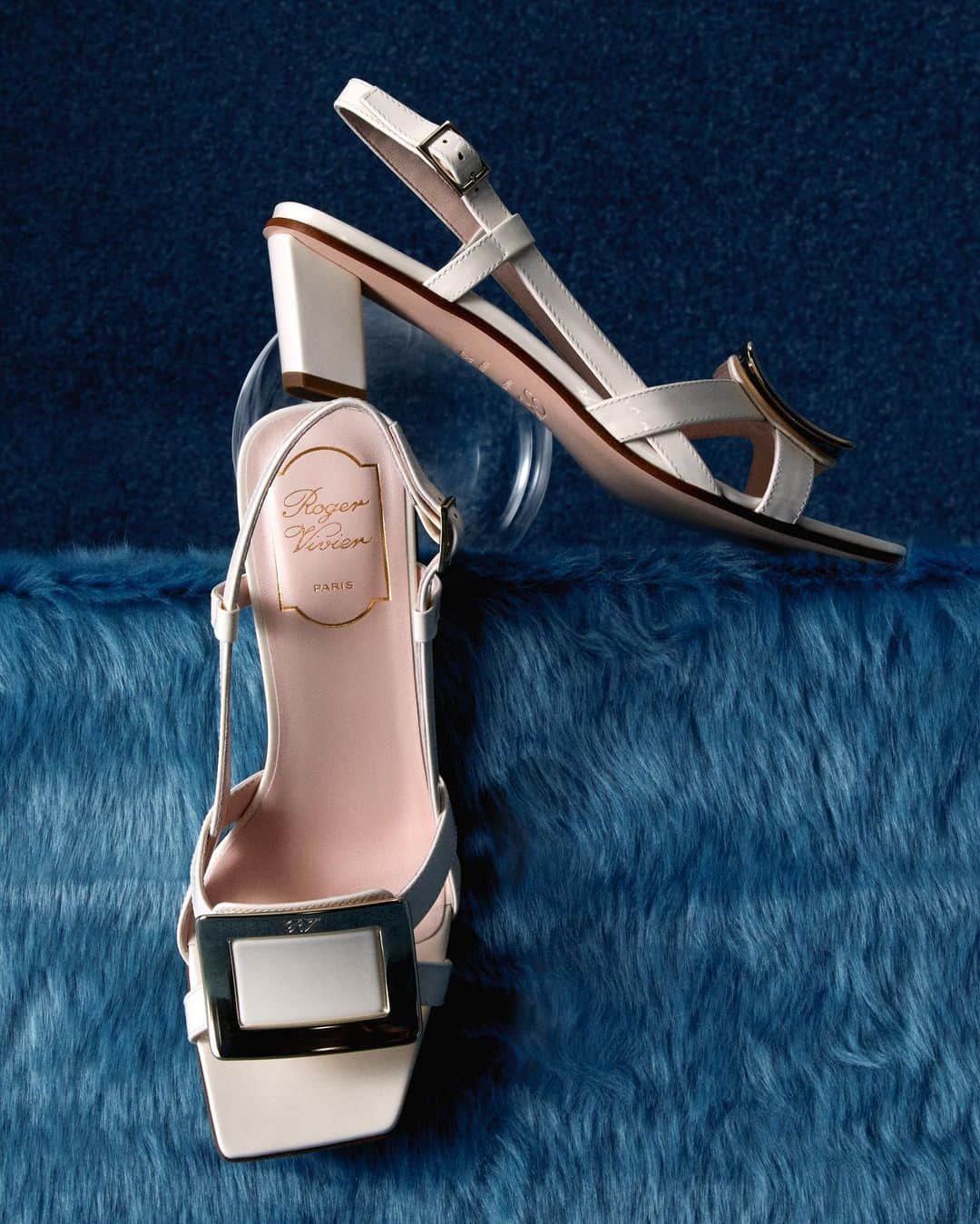 ロジェ・ヴィヴィエさんのインスタグラム写真 - (ロジェ・ヴィヴィエInstagram)「Belle Vivier, the #RogerVivier icon, remains the Maison’s most recognized shoe design. @GherardoFelloni’s seasonal re-interpretations are as timeless as ever. The hand-crafted Belle Vivier Metal Buckle open-toe sandal features a new slingback and the brand’s iconic metal buckle.                          #GherardoFelloni #EmiliaJones                          Discover the collection through link in bio or visit your nearest Roger Vivier boutique.」4月28日 20時00分 - rogervivier