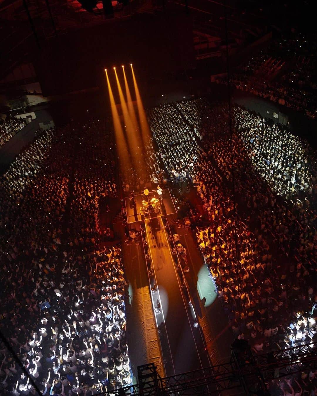 BUMP OF CHICKENのインスタグラム：「2023/4/8 BUMP OF CHICKEN TOUR 2023 be there @ MIYAGI SEKISUIHEIM SUPER ARENA(GRANDE•21)  Photo by @yoshiharuota  #bethere」