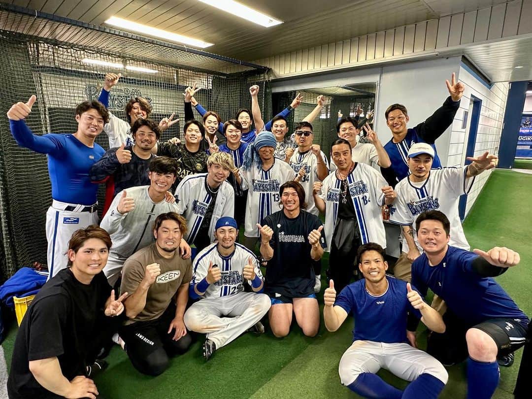 RED RICEのインスタグラム：「昨日は今まで観た中で最高の試合でした‼️ 残念ながら時間の関係でライブは出来なかったけどそれ以上の感動いただきました🔥🔥🔥 俺らは8/12に向けて突っ走るのでベイスターズのみんなもこのままシーズン駆け抜けてください‼️ 互いに最高の景色見ましょう😎👍 #横浜denaベイスターズ  #湘南乃風 #bluelightseries」