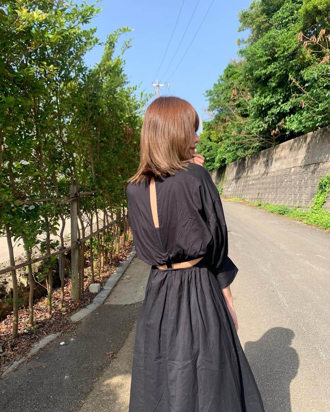 ITSUKIさんのインスタグラム写真 - (ITSUKIInstagram)「. バックスタイルがかわいい  @kbfofficial のワンピース♡ ボタンで開閉できるから気分で変えられるのも◎ 袖のボリューム感も程よく甘めでかわいいしウエストシェイプで細見えするのも助かる💘  #kbf #kbf_ootd #ワンピースコーデ #春ワンピース #バックオープン #バックオープンワンピース #ad」4月28日 19時56分 - itky75
