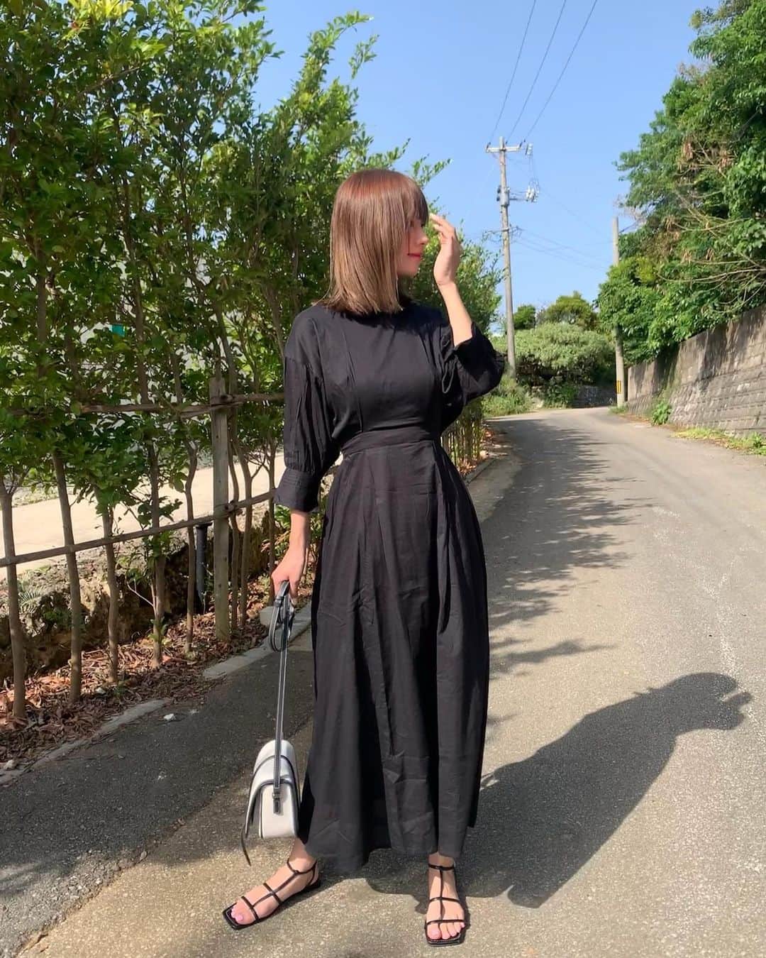 ITSUKIさんのインスタグラム写真 - (ITSUKIInstagram)「. バックスタイルがかわいい  @kbfofficial のワンピース♡ ボタンで開閉できるから気分で変えられるのも◎ 袖のボリューム感も程よく甘めでかわいいしウエストシェイプで細見えするのも助かる💘  #kbf #kbf_ootd #ワンピースコーデ #春ワンピース #バックオープン #バックオープンワンピース #ad」4月28日 19時56分 - itky75