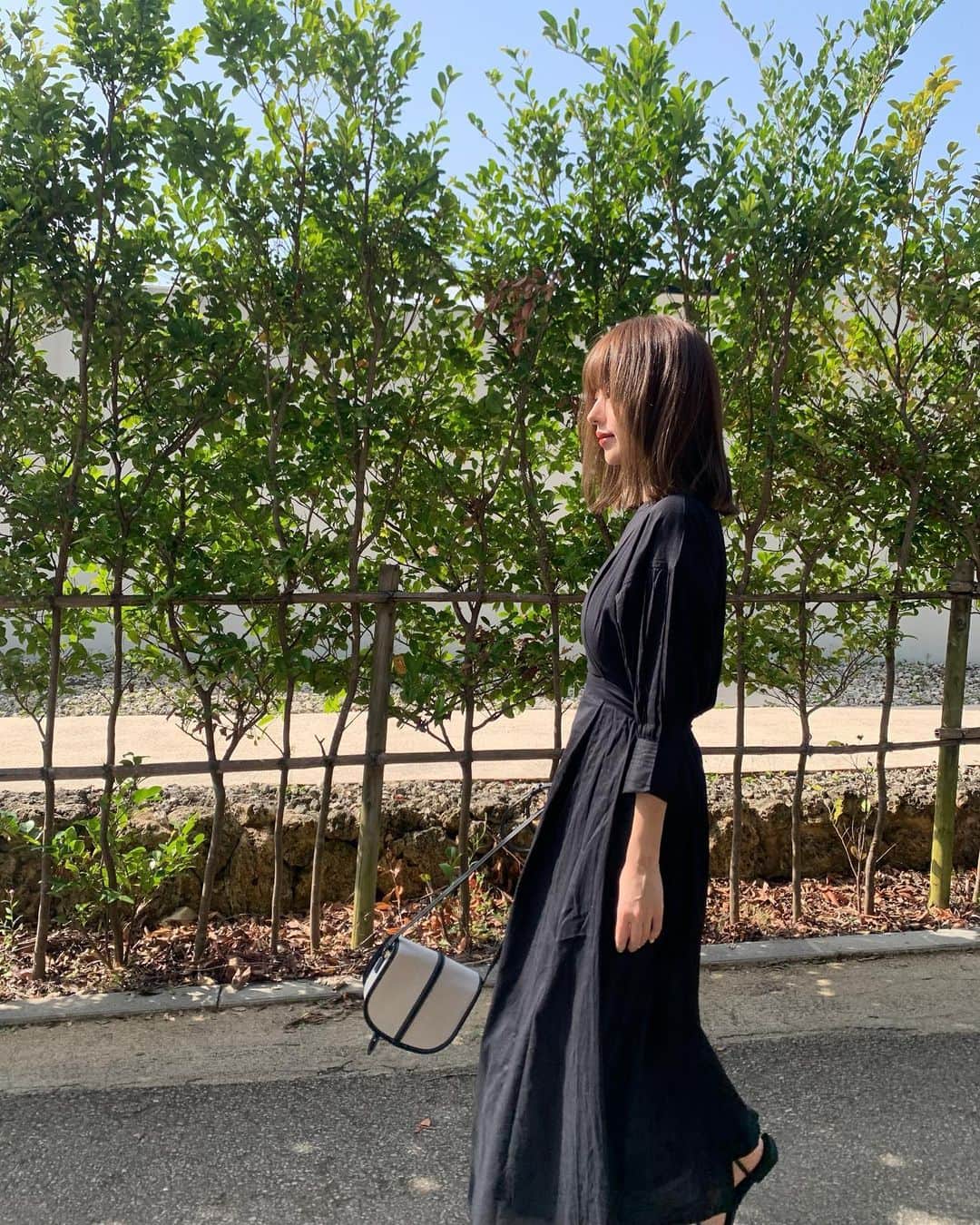 ITSUKIさんのインスタグラム写真 - (ITSUKIInstagram)「. バックスタイルがかわいい  @kbfofficial のワンピース♡ ボタンで開閉できるから気分で変えられるのも◎ 袖のボリューム感も程よく甘めでかわいいしウエストシェイプで細見えするのも助かる💘  #kbf #kbf_ootd #ワンピースコーデ #春ワンピース #バックオープン #バックオープンワンピース #ad」4月28日 19時56分 - itky75