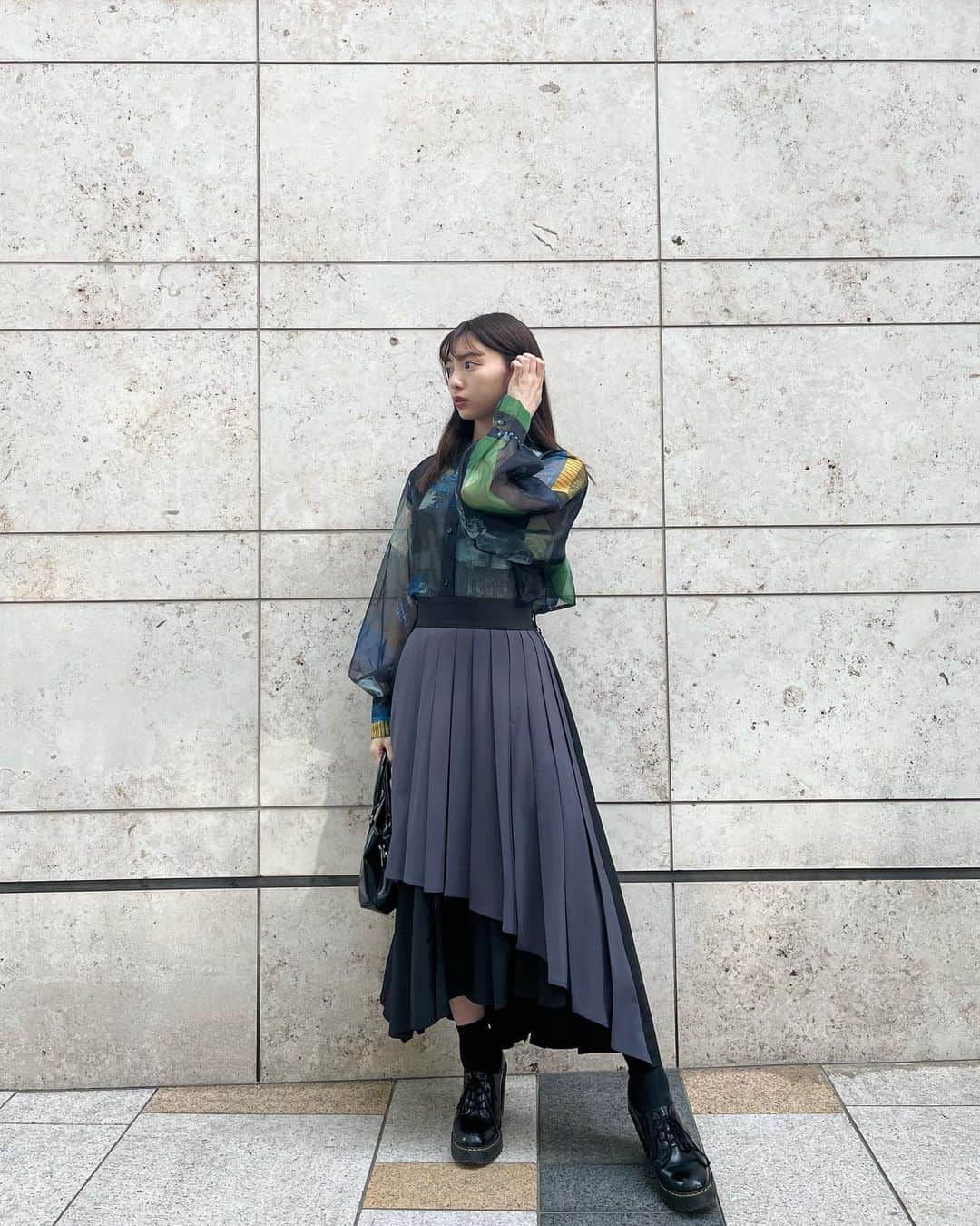 東条澪さんのインスタグラム写真 - (東条澪Instagram)「こんばんは〜。れんれんです。  ずっと気になってたのに手を出せなかった、HAREのお洋服を初めて買いました🤭💕  ちょっといつもと違う系統のれんれんはいかがですか？？  #プラチナムプロダクション #model #zipper #hare #drmartens #fashion」4月28日 19時57分 - tojo_ren