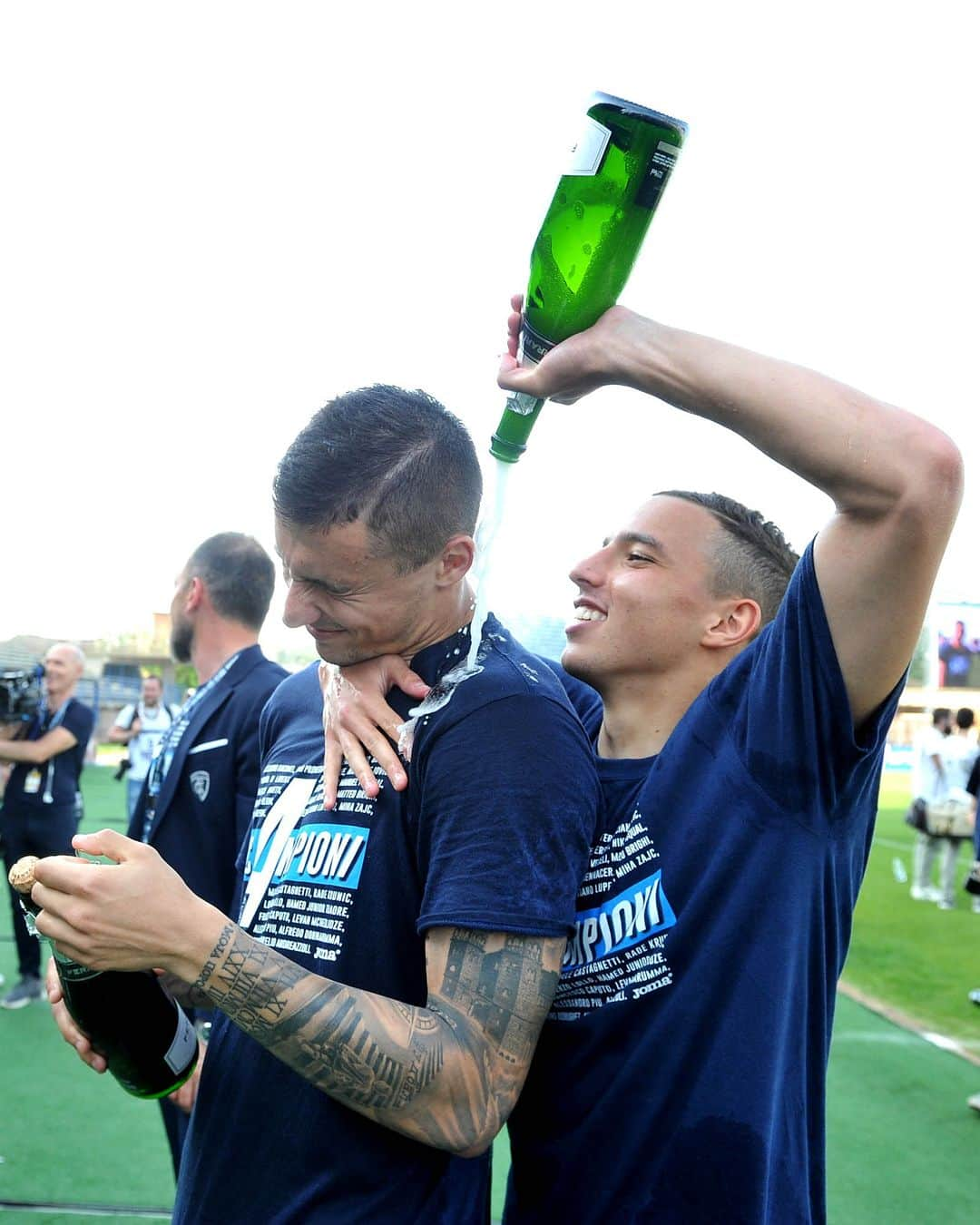 エンポリFCさんのインスタグラム写真 - (エンポリFCInstagram)「📸📸📸💙 #OnThisDay   28 aprile 2018, gli azzurri pareggiano al Castellani contro il Novara e conquistano la matematica promozione in #SerieA   #cAmpioni #LaTredicesimA #YesWeCan #YesWeDid」4月28日 20時01分 - empoli_fc_official