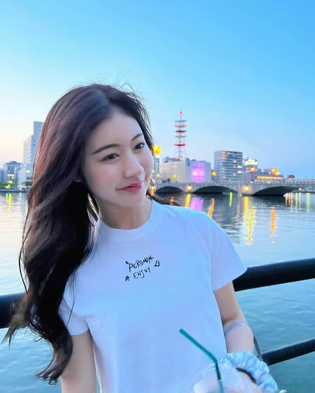 加藤美南のインスタグラム：「明日は @spelledit.tokyo さんのpopupイベントを新宿のLUMINEESTのB1階で11時〜13時います😊🤍  パーカーを購入された方→ 特典1　サイン 特典2　ツーショット撮影  Tシャツを購入された方→ 特典1　ソックスのプレゼント 特典2　ツーショット撮影  特典もあるので是非お待ちしてますっ 会えるだけでも話せますっ💕💕」